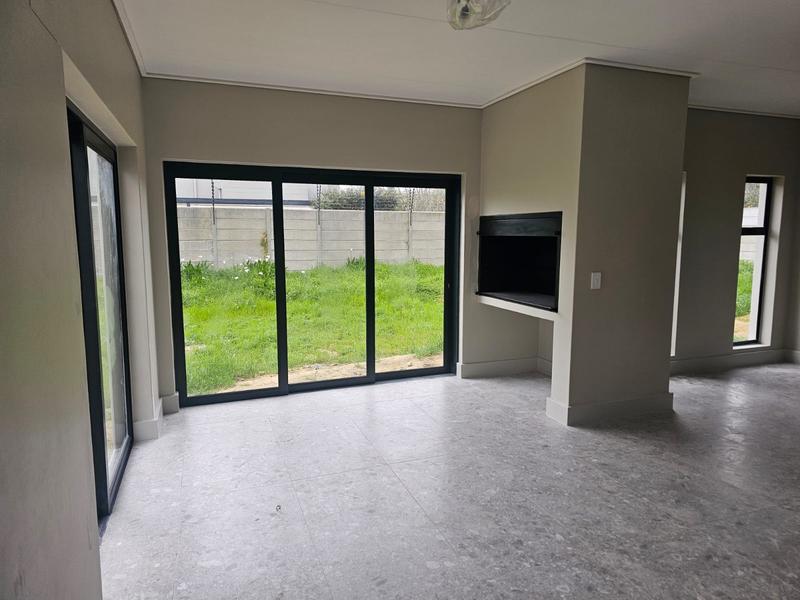 To Let 3 Bedroom Property for Rent in Uitzicht Western Cape